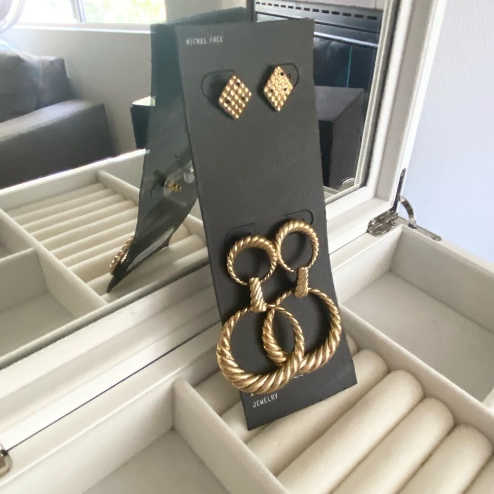 Free press earring set